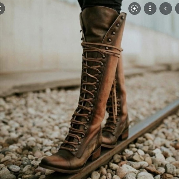 NOT FOR SALE!! ISO!! Looking for a pair of Freebird Arlos in either a 7 or 8! - Picture 1 of 5